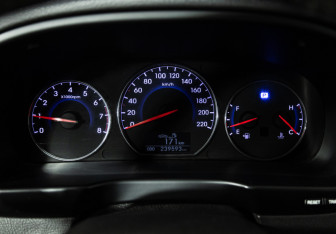 Подержанный автомобиль Hyundai Santa Fe 2011 года (12 фото)