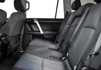 Подержанный автомобиль Toyota Land Cruiser Prado 2019 года (13 фото)