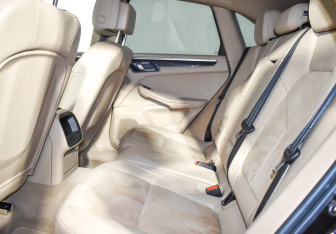 Подержанный автомобиль Porsche Macan 2014 года (21 фото)