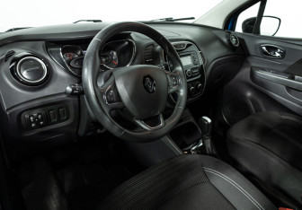 Подержанный автомобиль Renault Kaptur 2017 года (11 фото)
