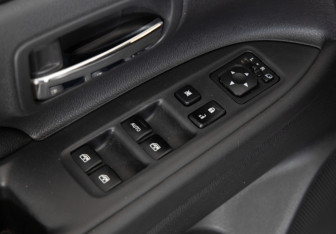 Подержанный автомобиль Mitsubishi Outlander 2017 года (22 фото)