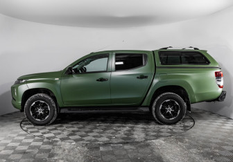 Подержанный автомобиль Mitsubishi L200 2022 года (10 фото)