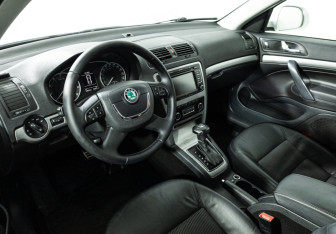 Подержанный автомобиль Skoda Octavia Liftback 2012 года (11 фото)