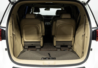 Подержанный автомобиль Kia Carnival 2019 года (32 фото)