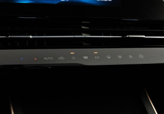 Подержанный автомобиль Omoda C5 2023 года (16 фото)