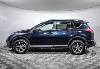 Подержанный автомобиль Toyota RAV4 2018 года (8 фото)