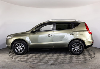 Подержанный автомобиль Geely Emgrand X7 2016 года (8 фото)