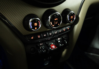 Подержанный автомобиль MINI Countryman 2017 года (17 фото)