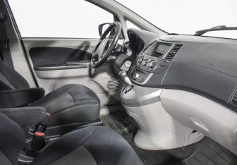 Подержанный автомобиль Mitsubishi Grandis 2008 года (13 фото)