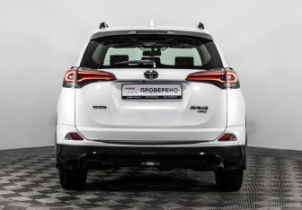 Подержанный автомобиль Toyota RAV4 2019 года (6 фото)