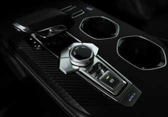 Подержанный автомобиль Changan UNI-K 2023 года (21 фото)