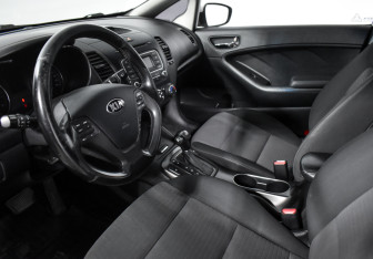 Подержанный автомобиль Kia Cerato Sedan 2013 года (9 фото)