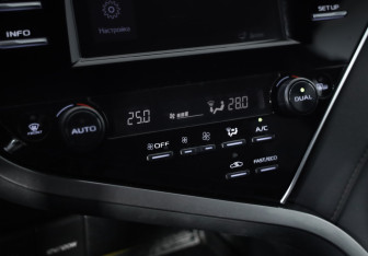 Подержанный автомобиль Toyota Camry Sedan 2018 года (16 фото)
