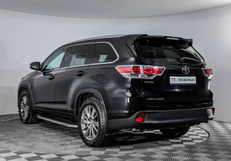 Подержанный автомобиль Toyota Highlander 2014 года (7 фото)
