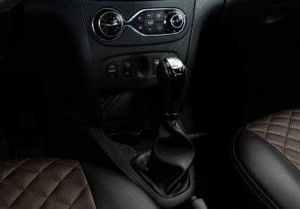 Подержанный автомобиль Renault Sandero 2018 года (12 фото)