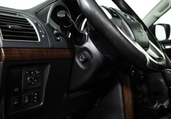 Подержанный автомобиль Toyota Land Cruiser Prado 2015 года (21 фото)