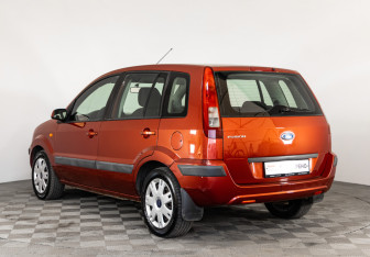 Подержанный автомобиль Ford Fusion 2007 года (7 фото)