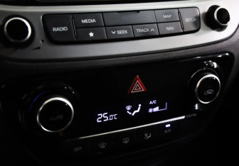 Подержанный автомобиль Hyundai Solaris Sedan 2017 года (14 фото)