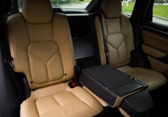 Подержанный автомобиль Porsche Cayenne 2014 года (32 фото)