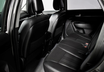 Подержанный автомобиль Kia Sorento 2015 года (11 фото)