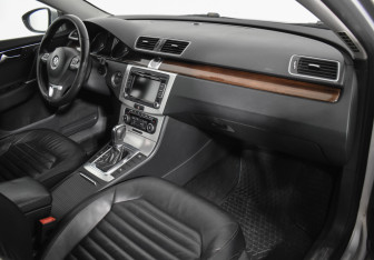 Подержанный автомобиль Volkswagen Passat Sedan 2011 года (12 фото)