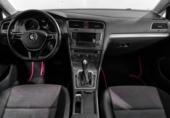 Подержанный автомобиль Volkswagen Golf Hatchback 2014 года (15 фото)