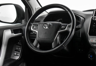 Подержанный автомобиль Toyota Land Cruiser Prado 2018 года (16 фото)
