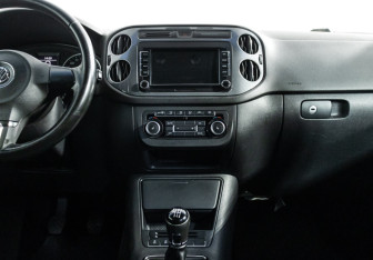 Подержанный автомобиль Volkswagen Tiguan 2011 года (14 фото)