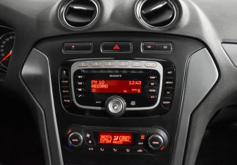 Подержанный автомобиль Ford Mondeo Sedan 2011 года (14 фото)