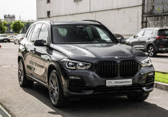 Подержанный автомобиль BMW X5 2019 года (5 фото)