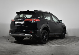 Подержанный автомобиль Toyota RAV4 2018 года (5 фото)