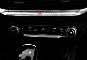 Подержанный автомобиль FAW Bestune T77 2023 года (22 фото)