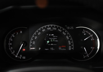 Подержанный автомобиль Toyota RAV4 2021 года (12 фото)