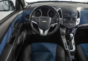 Подержанный автомобиль Chevrolet Cruze Sedan 2013 года (10 фото)