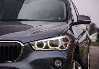 Подержанный автомобиль BMW X1 2018 года (2 фото)