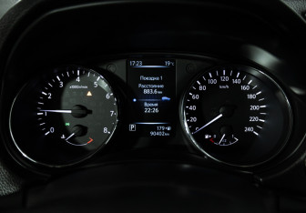 Подержанный автомобиль Nissan X-Trail 2017 года (12 фото)