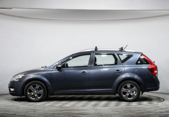 Подержанный автомобиль Kia Ceed Wagon 2011 года (8 фото)