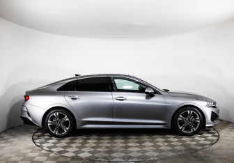 Подержанный автомобиль Kia K5 2020 года (4 фото)