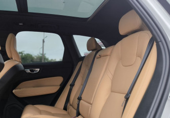 Подержанный автомобиль Volvo XC60 2024 года (13 фото)
