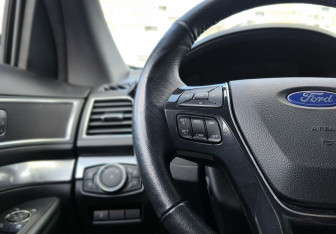 Подержанный автомобиль Ford Explorer 2018 года (21 фото)