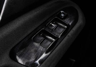 Подержанный автомобиль Mitsubishi Lancer Sedan 2005 года (17 фото)