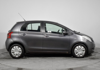 Подержанный автомобиль Toyota Yaris Hatchback 2008 года (4 фото)