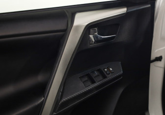 Подержанный автомобиль Toyota RAV4 2013 года (18 фото)