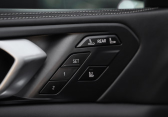 Подержанный автомобиль BMW X7 2021 года (24 фото)