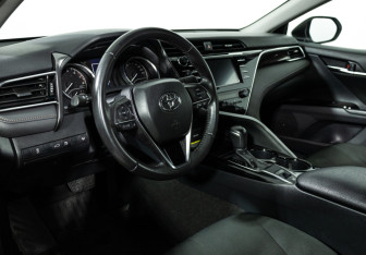 Подержанный автомобиль Toyota Camry Sedan 2018 года (11 фото)