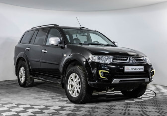Подержанный автомобиль Mitsubishi Pajero Sport 2015 года (3 фото)