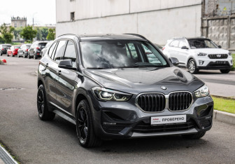 Подержанный автомобиль BMW X1 2019 года (5 фото)