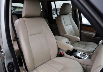 Подержанный автомобиль Land Rover Discovery 2013 года (31 фото)