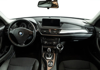 Подержанный автомобиль BMW X1 2013 года (13 фото)