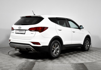 Подержанный автомобиль Hyundai Santa Fe 2015 года (5 фото)